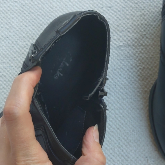 Clarks Leather Bootie Heals Size 8 - Picture 4 of 10